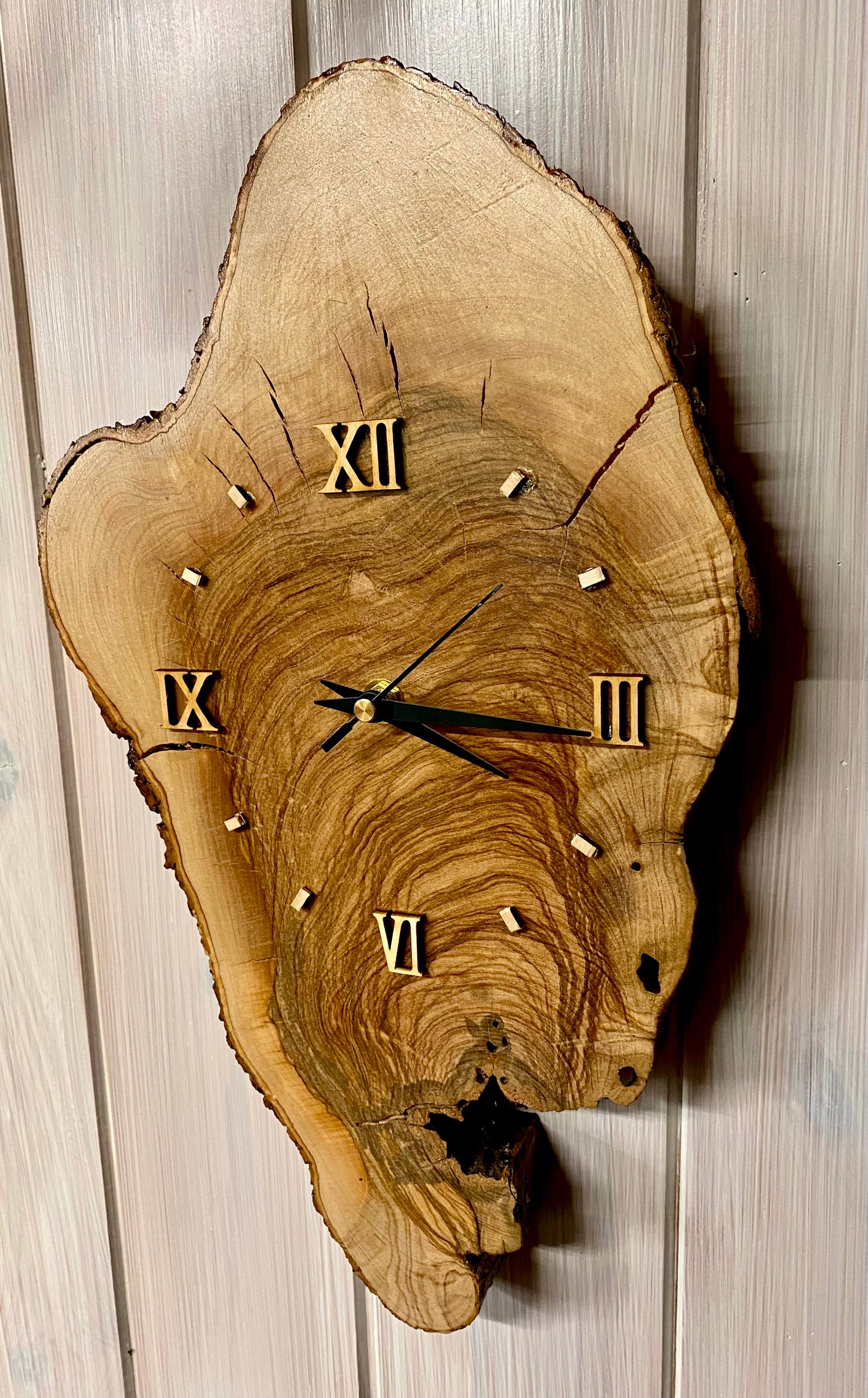 Orologio in ulivo