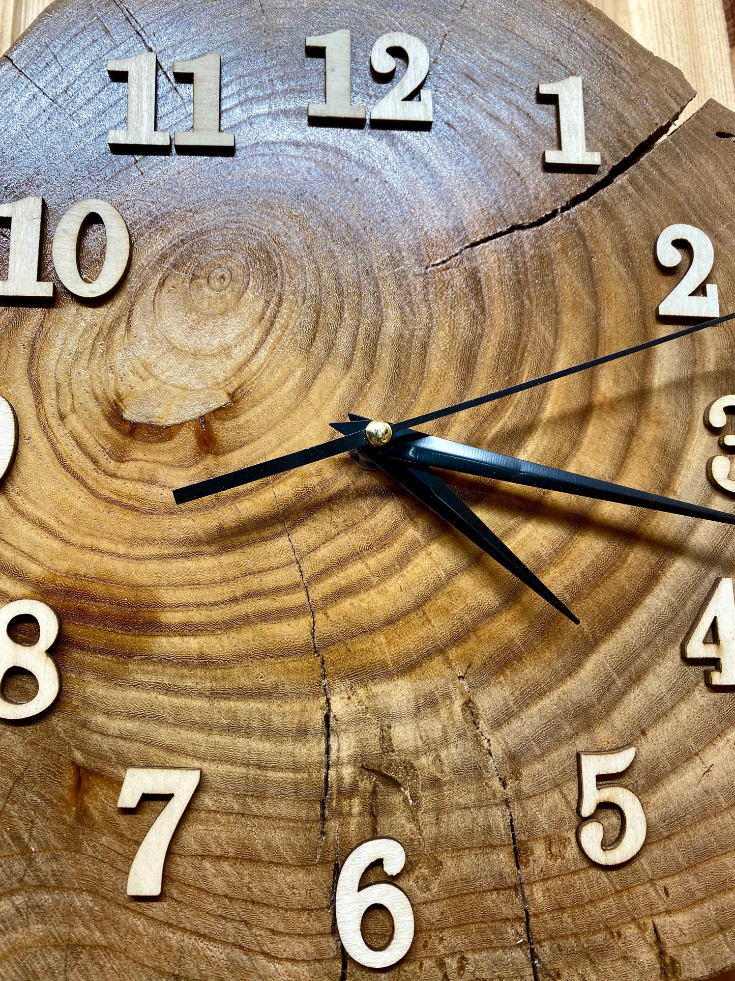 Orologio in olmo