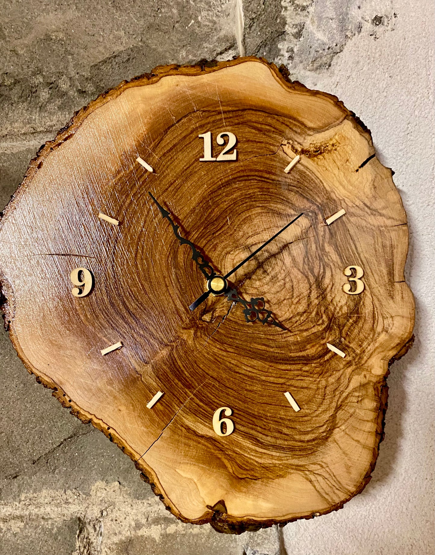 Orologio in ulivo