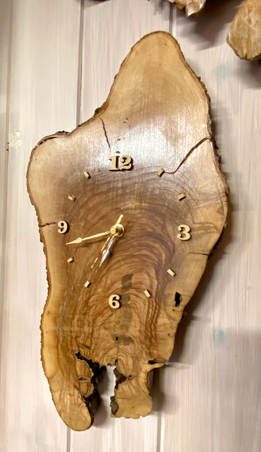 Orologio in ulivo