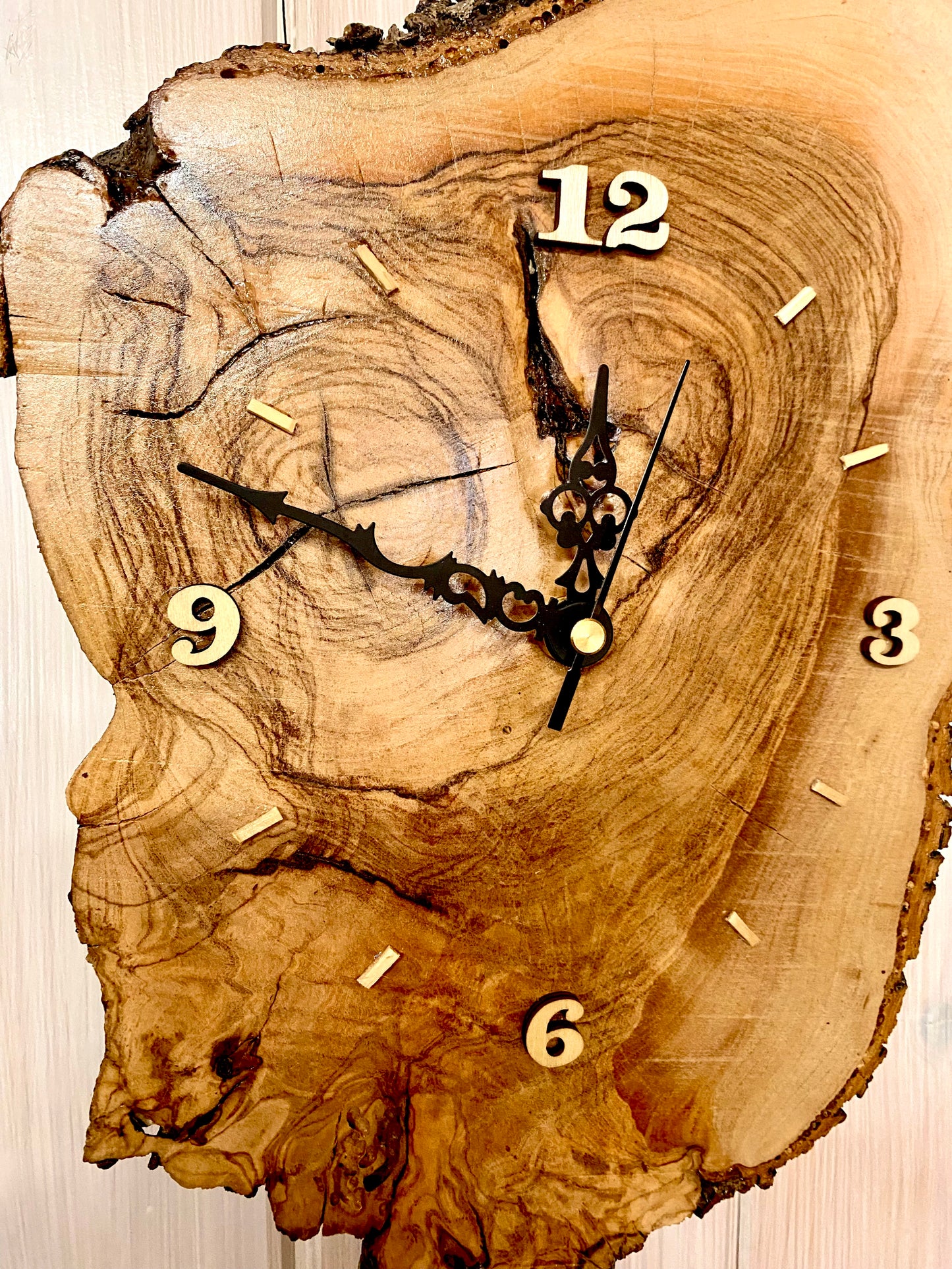 Orologio in ulivo