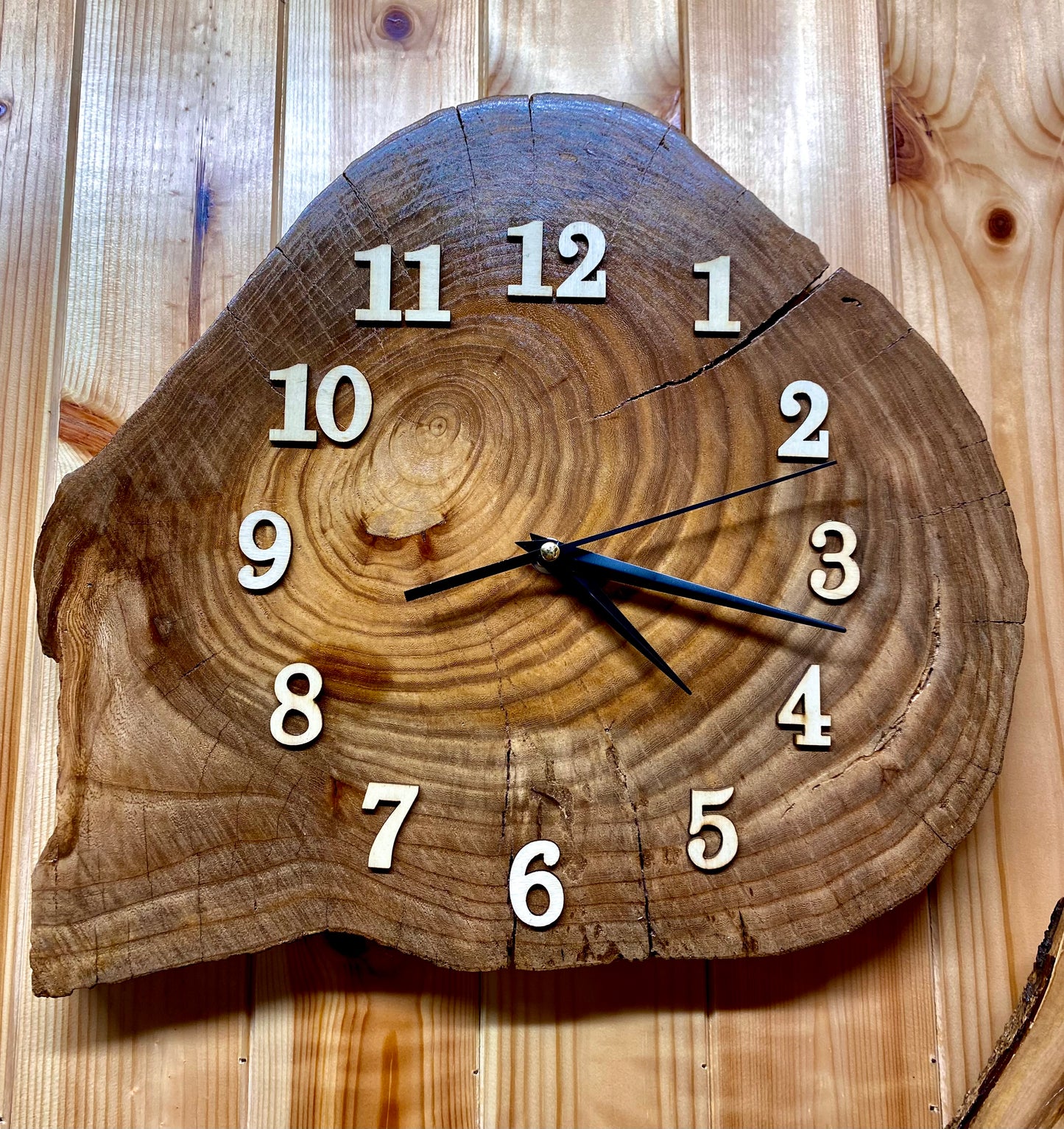 Orologio in olmo