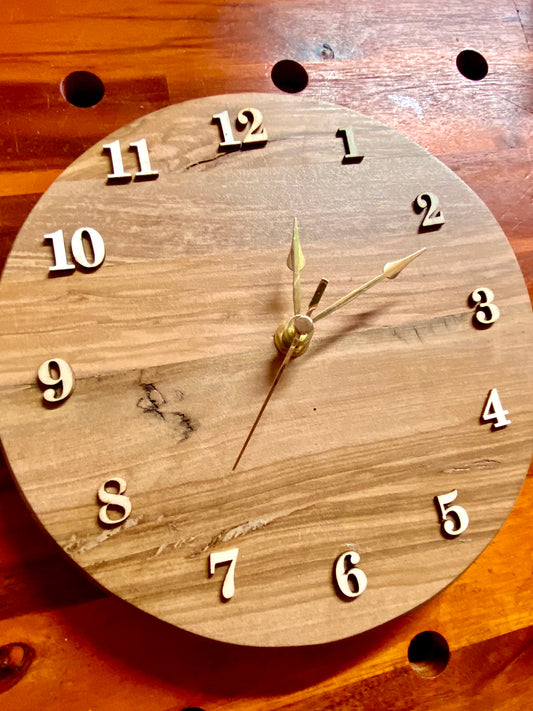 Orologio in ulivo