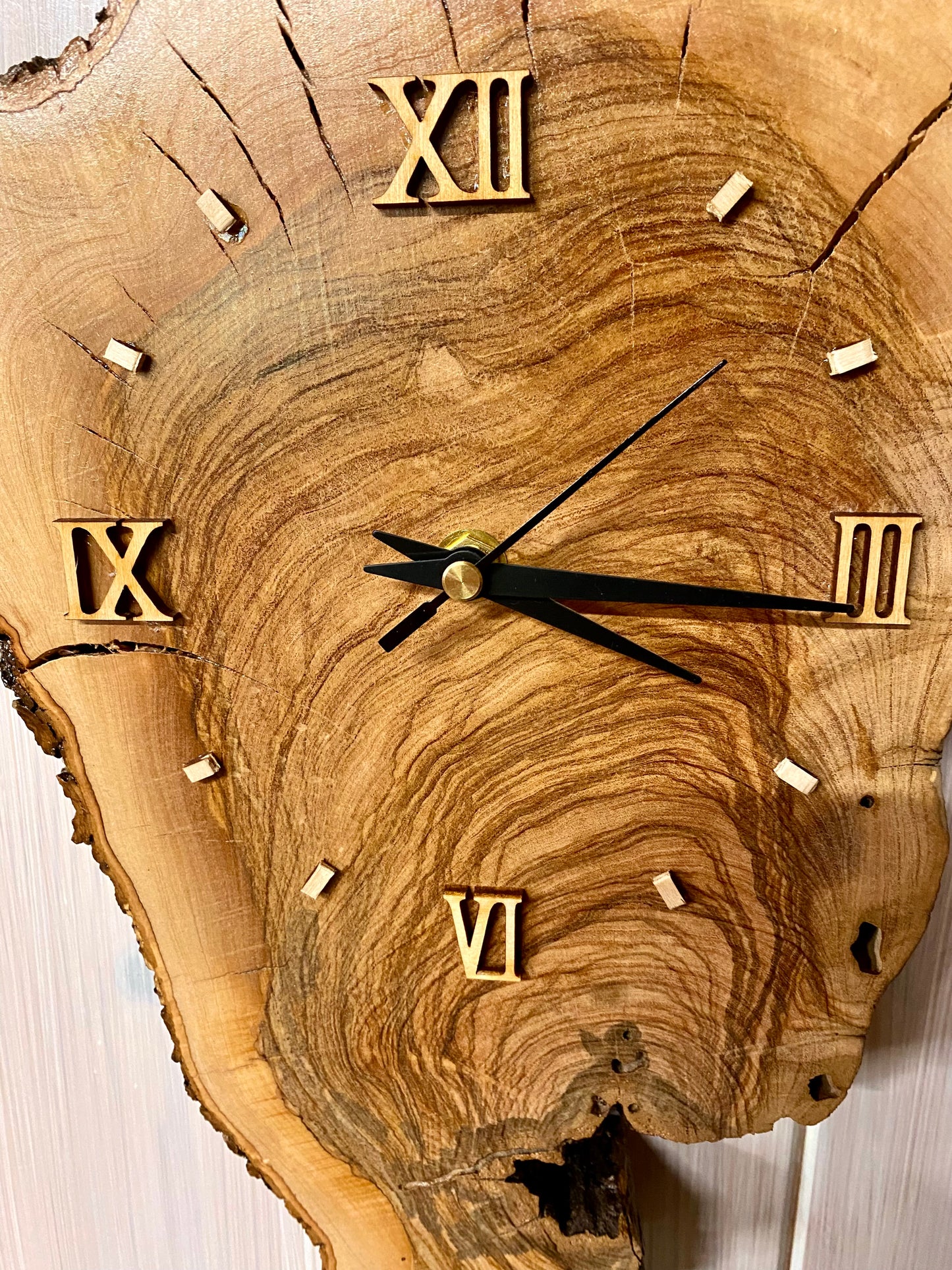 Orologio in ulivo