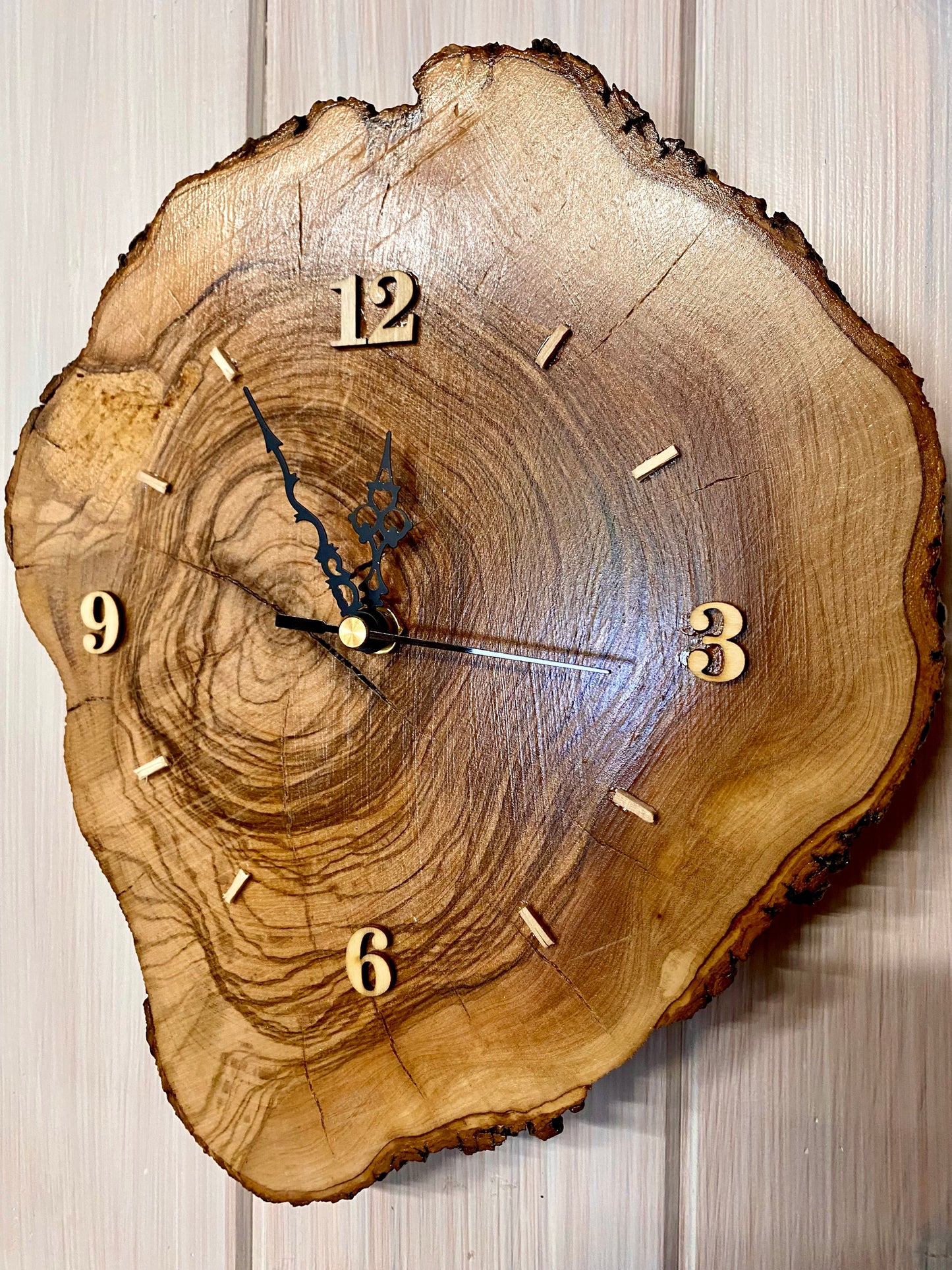 Orologio in ulivo