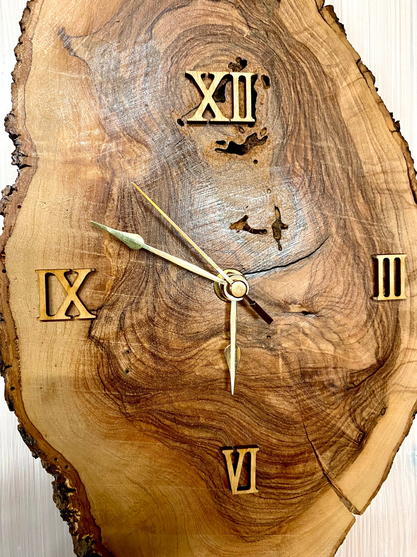 Orologio in ulivo
