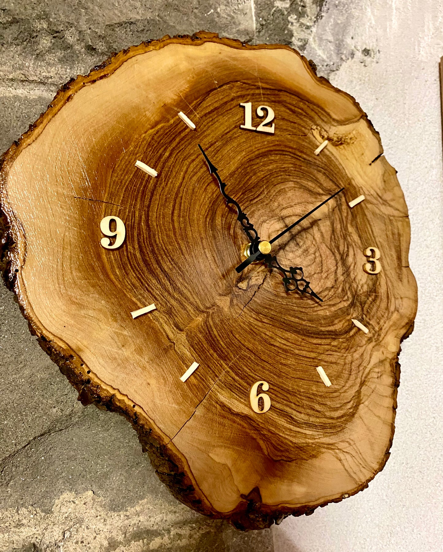 Orologio in ulivo