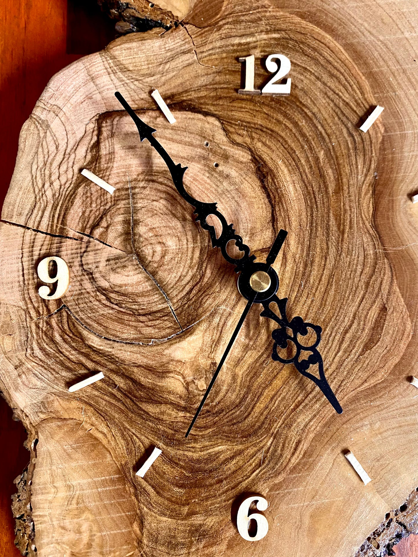 Orologio in ulivo