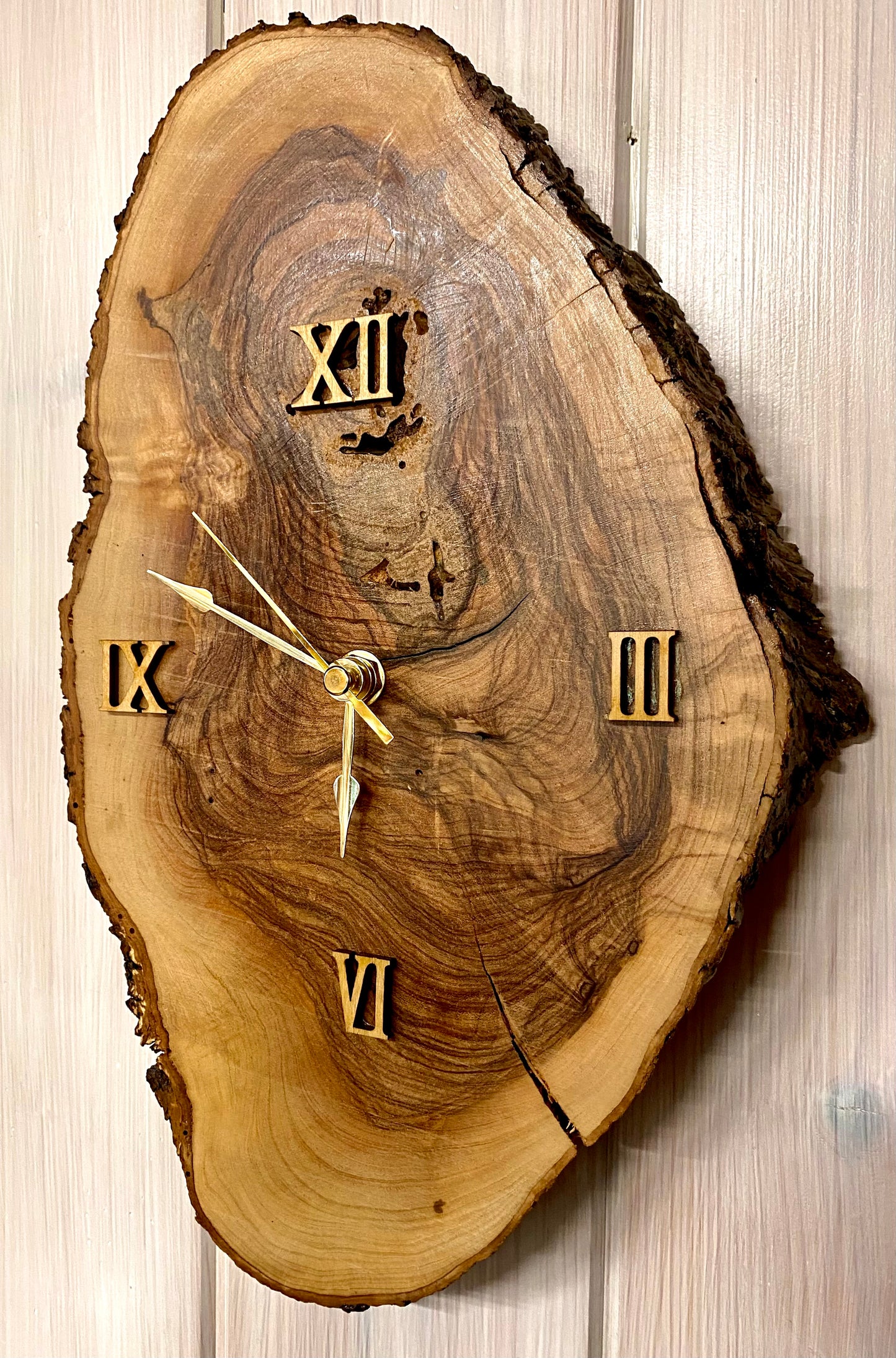 Orologio in ulivo