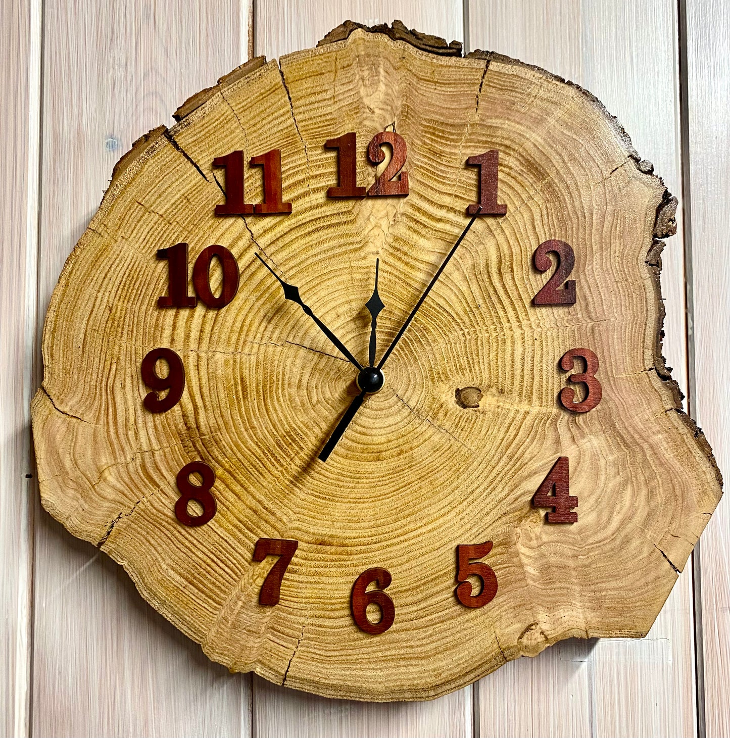 Orologio in castagno