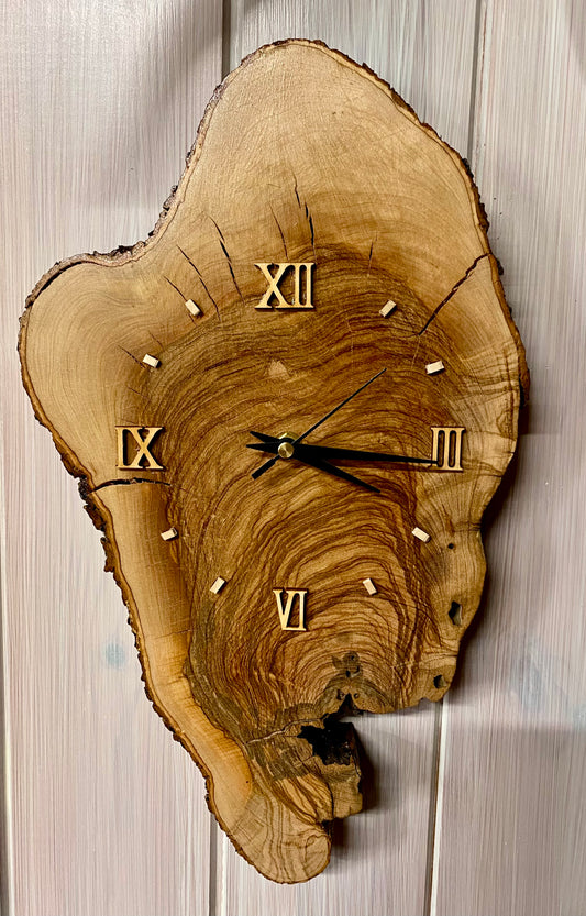 Orologio in ulivo