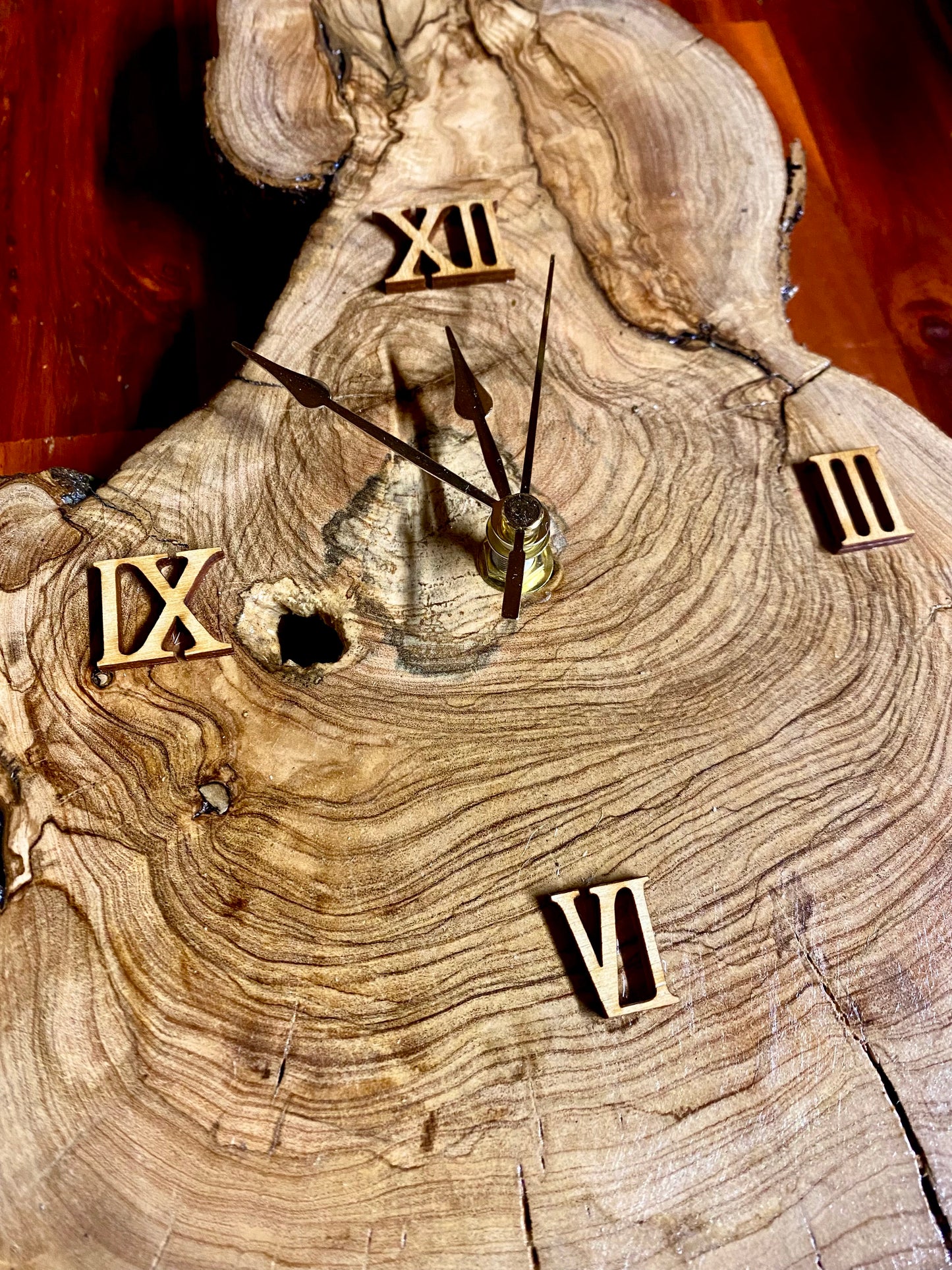 Orologio in ulivo