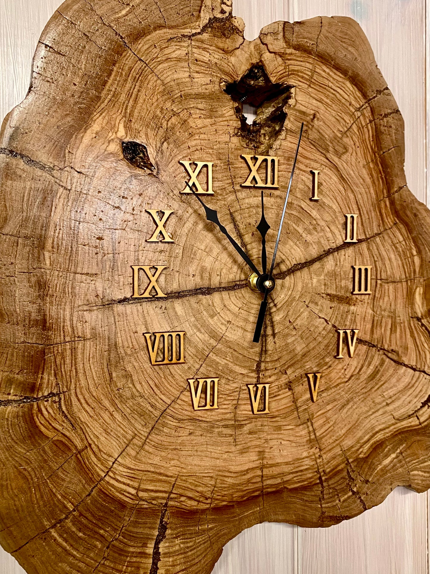 Orologio in ulivo
