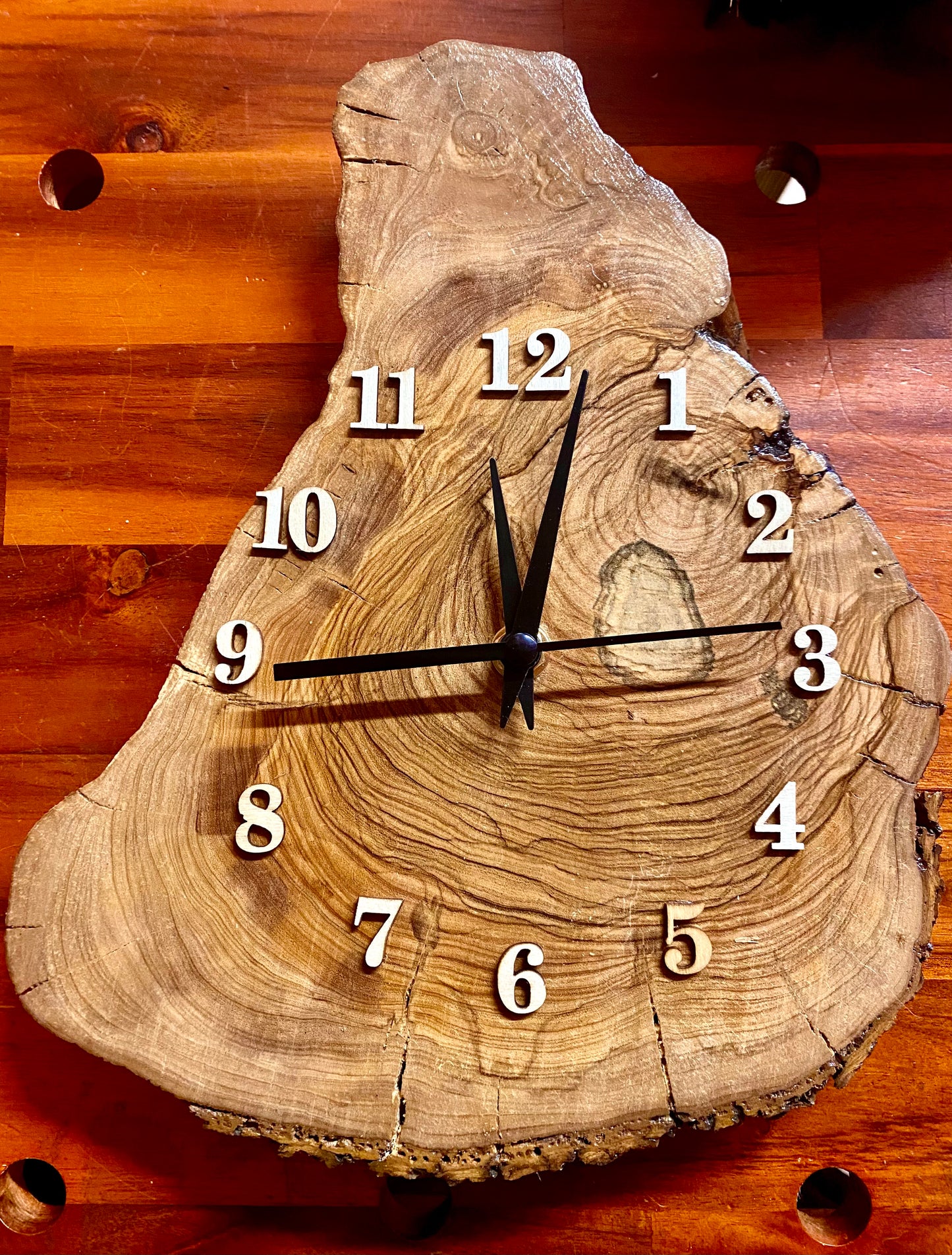 Orologio in ulivo
