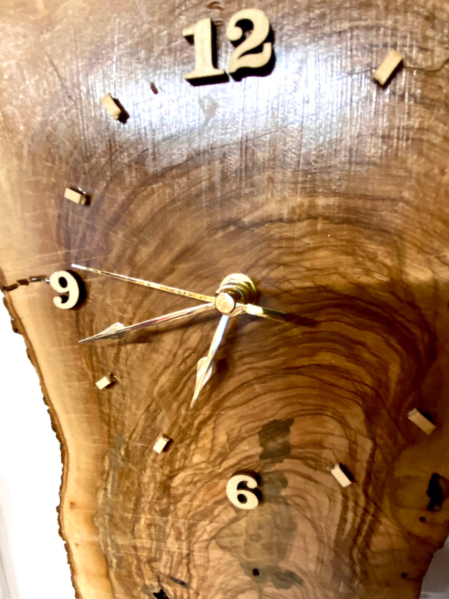 Orologio in ulivo