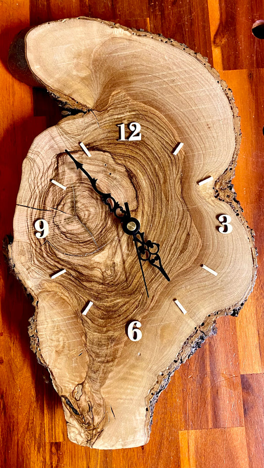 Orologio in ulivo