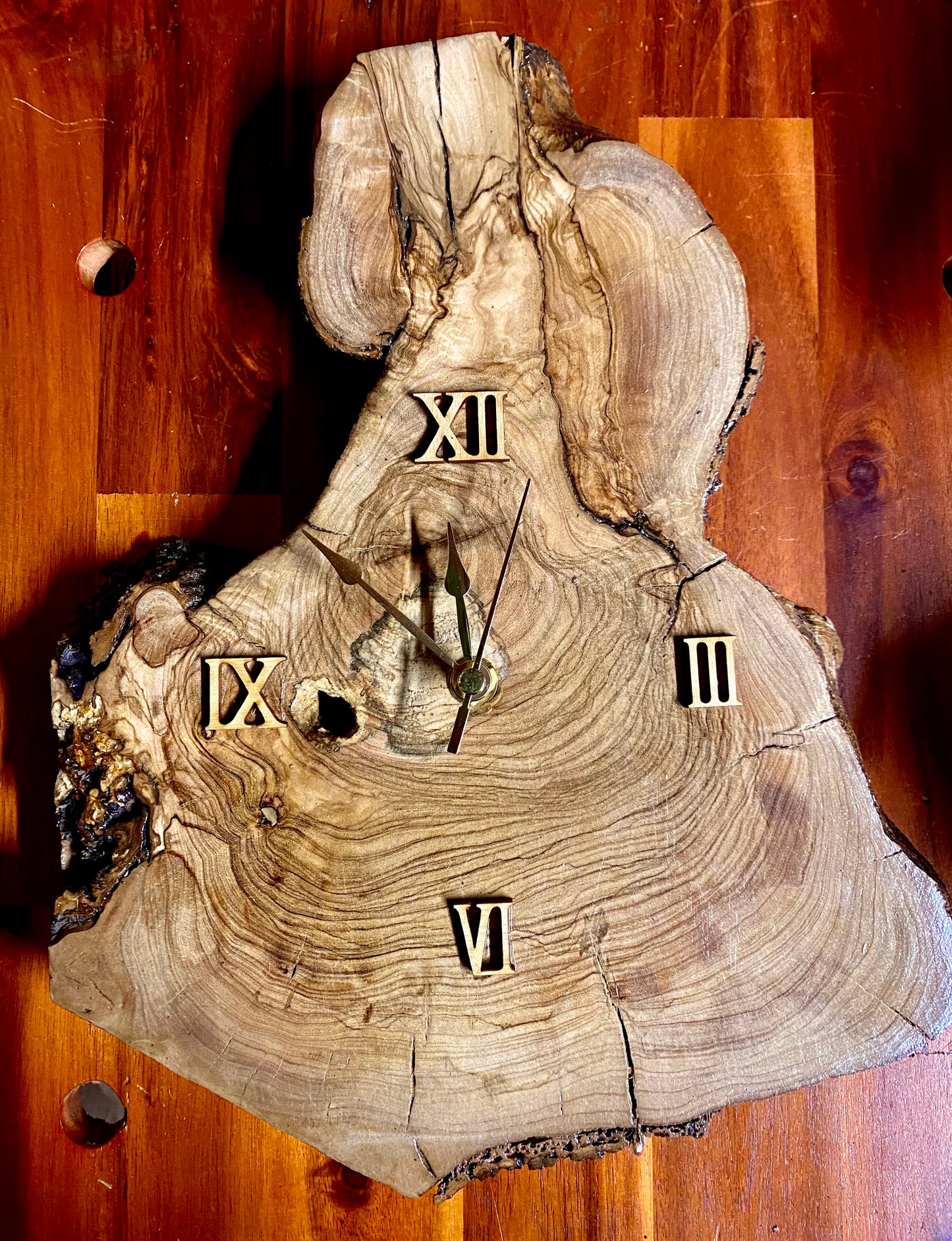 Orologio in ulivo