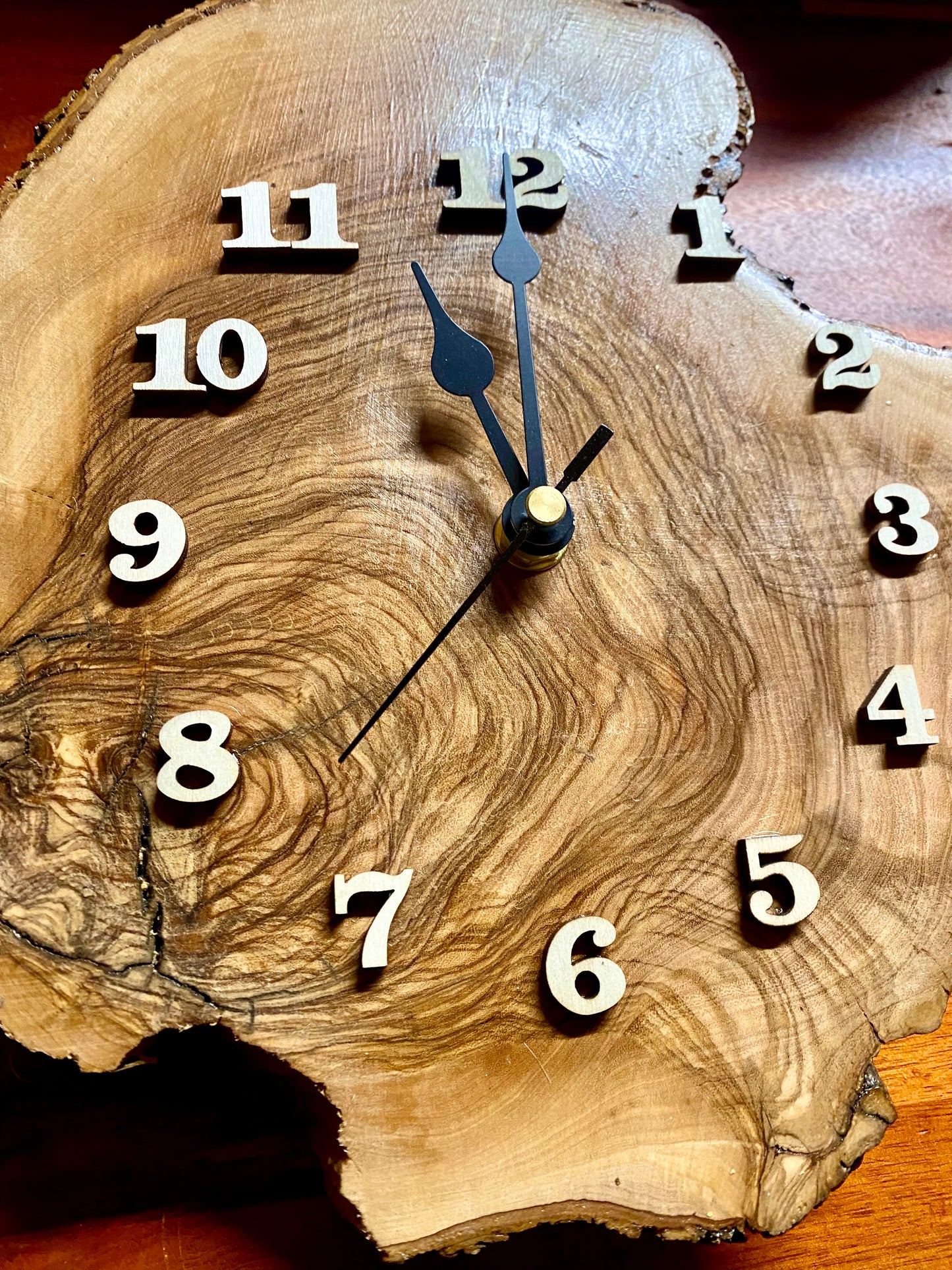 Orologio in ulivo