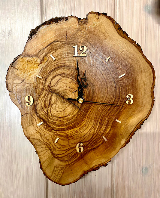 Orologio in ulivo