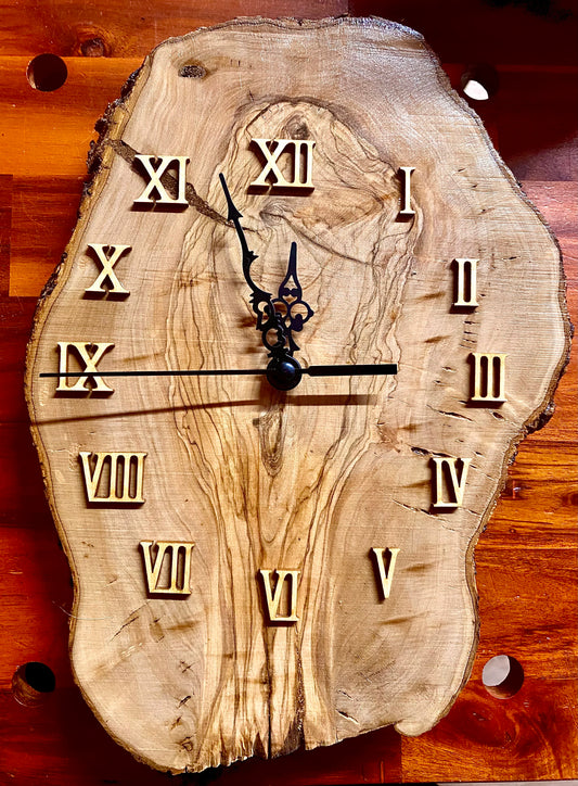 Orologio in ulivo