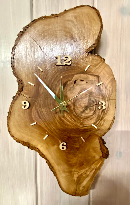 Orologio in ulivo