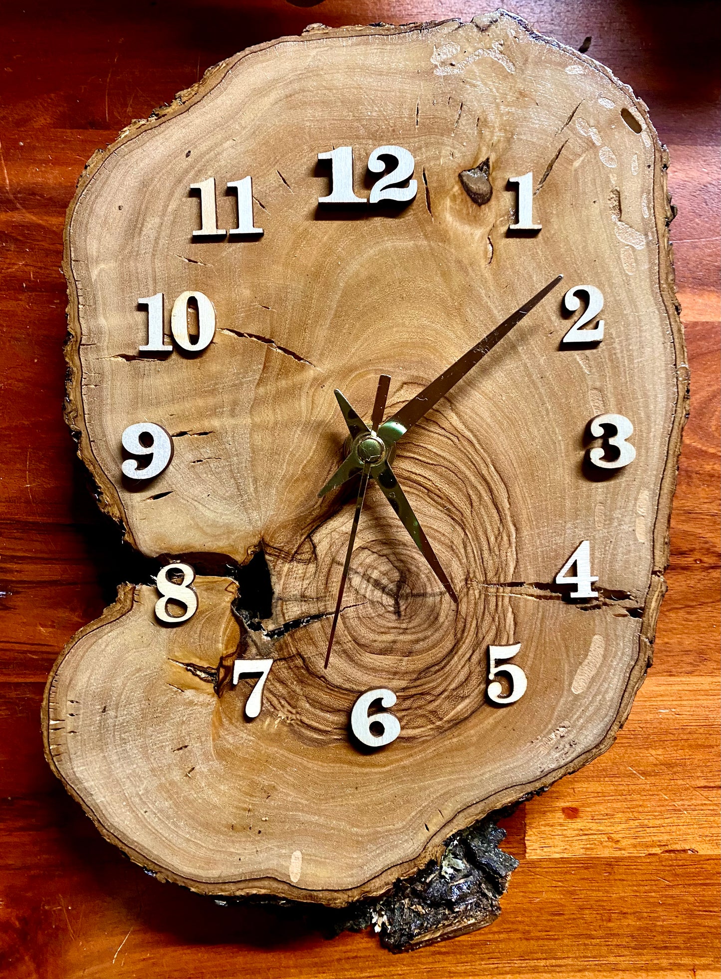 Orologio in ulivo
