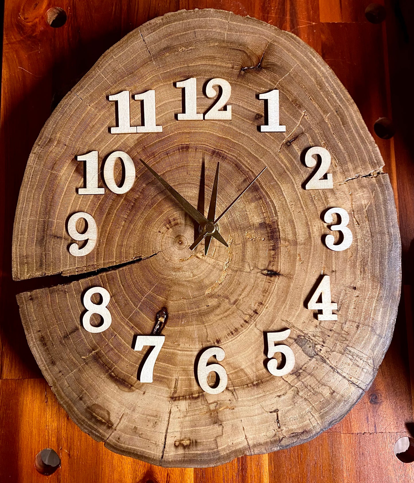 Orologio in olmo