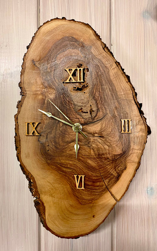 Orologio in ulivo