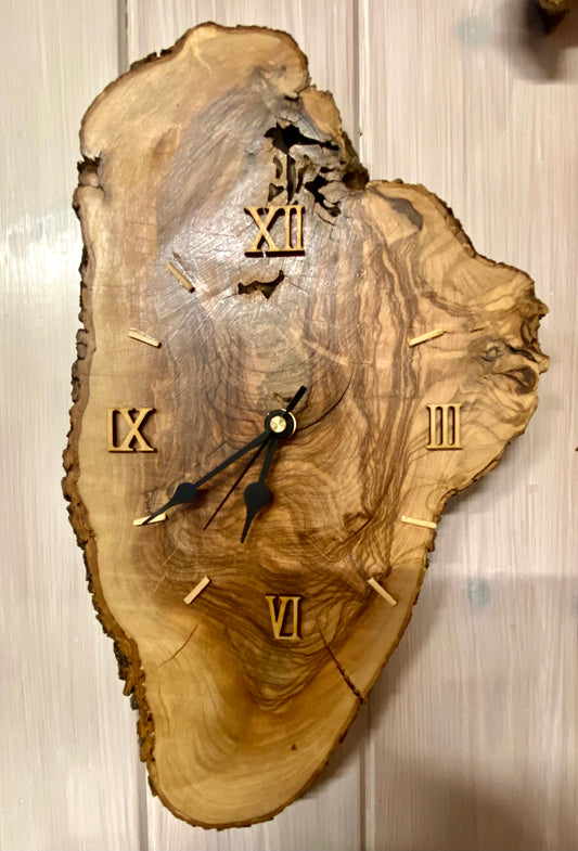 Orologio in ulivo