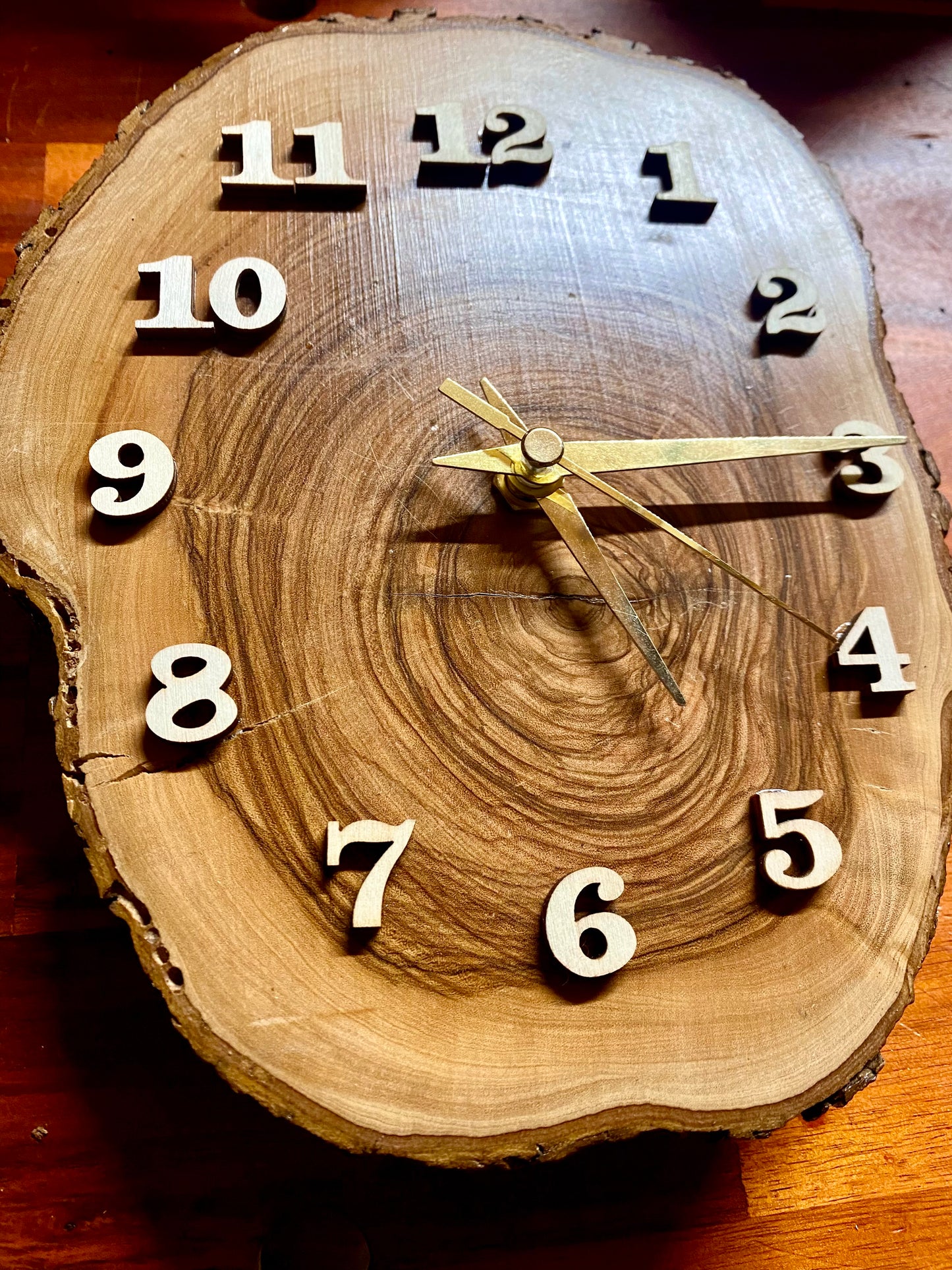 Orologio in ulivo