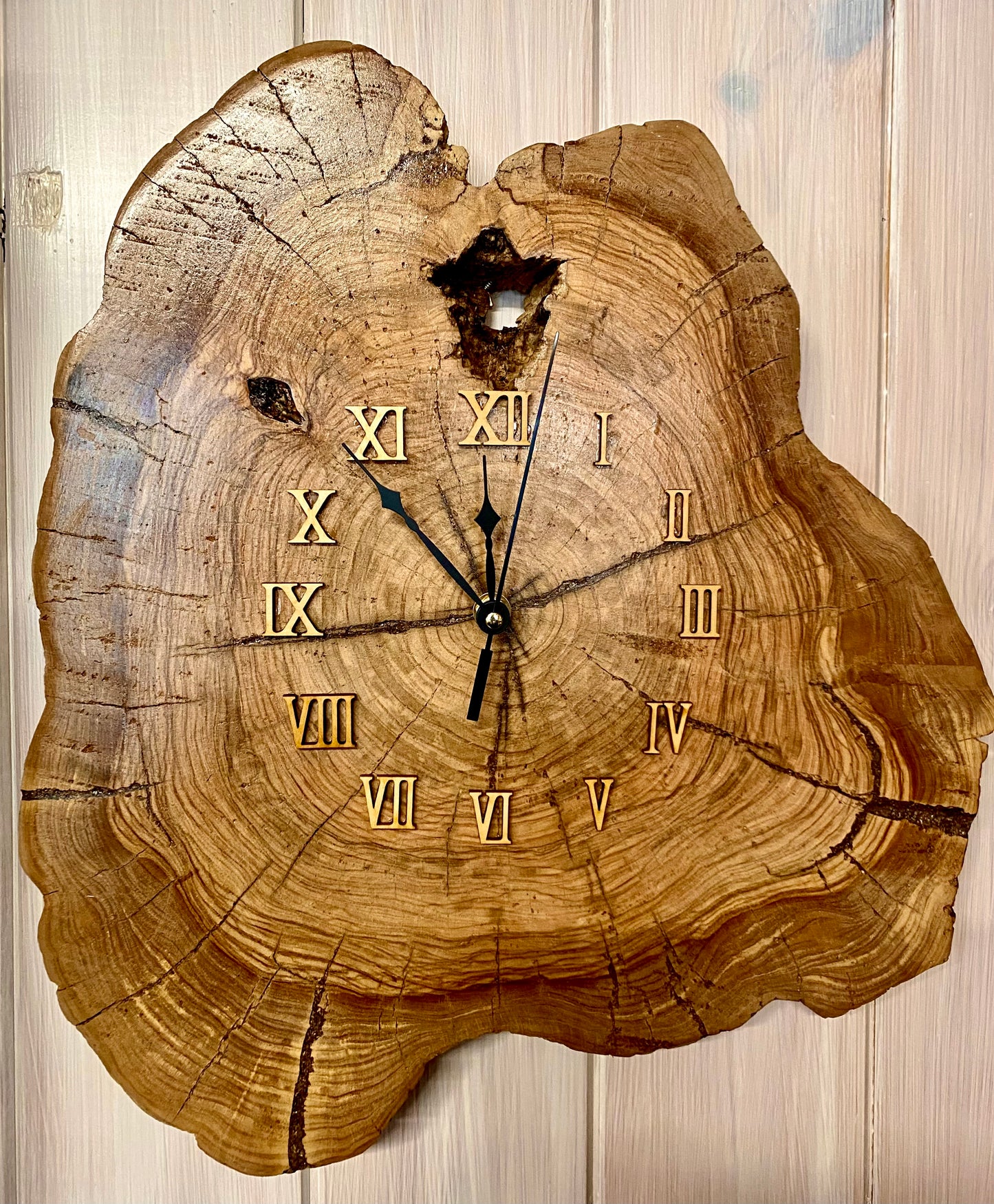 Orologio in ulivo
