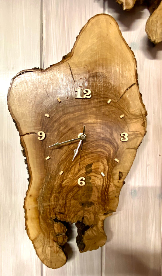 Orologio in ulivo