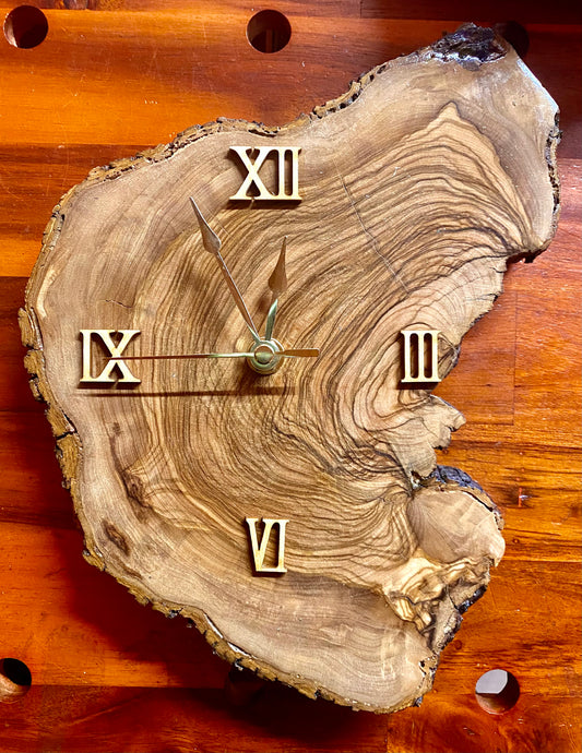 Orologio in ulivo