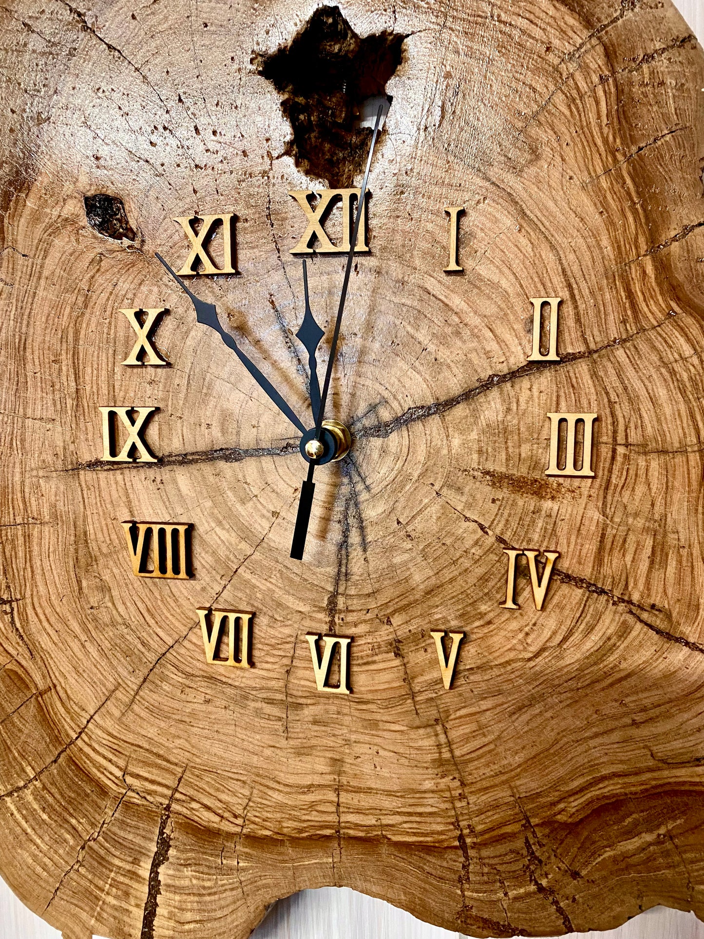 Orologio in ulivo