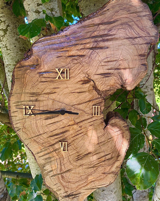 Orologio in ulivo da parete in legno di ulivo Graffio 28x41 cm